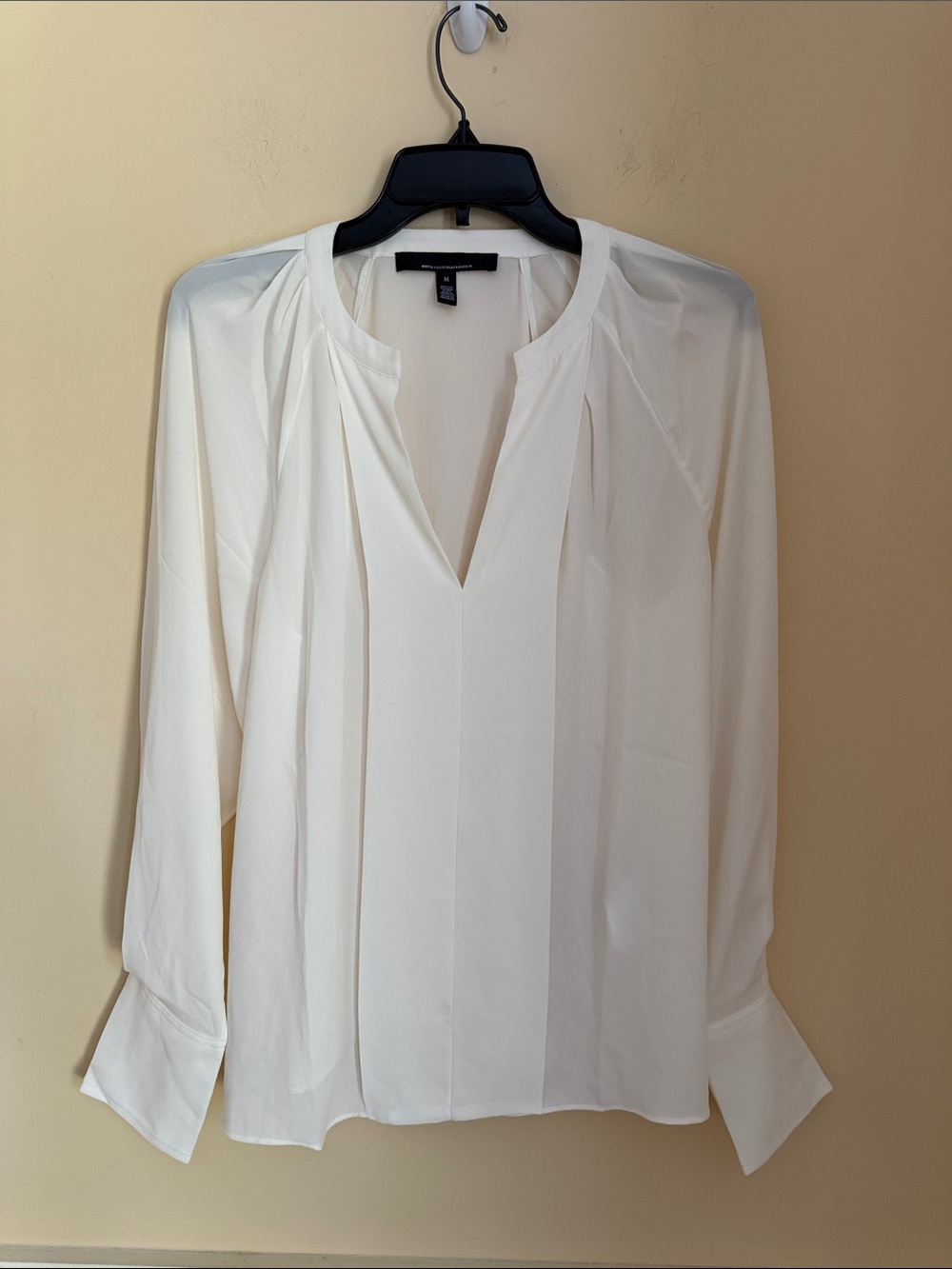 White House Black Market Ivory Split-Neck Pleat Blouse Size Medium